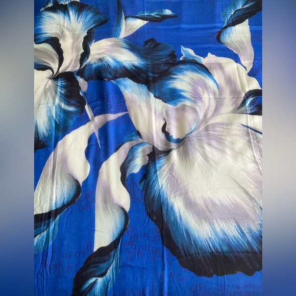 Carolina Herrera lightweight wool scave - Picture 6 of 10